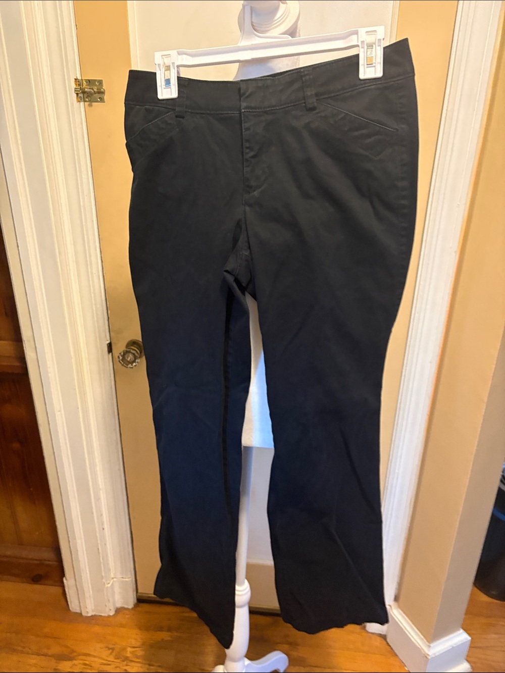 Women”s Black Straight-Leg Pants